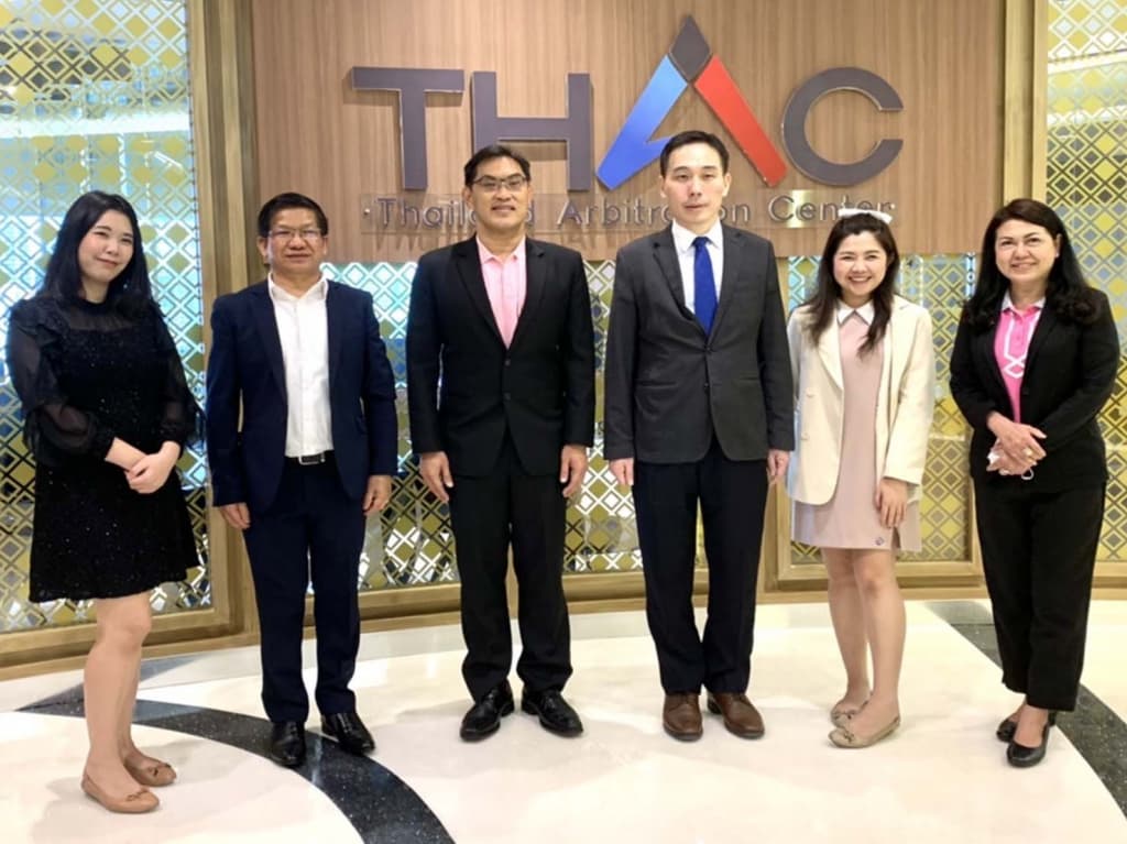 นายชีวิน ปรางค์ชัยกุล และคณะทำงานจากธนาคารออมสิน เข้าเยี่ยมชมสถาบันอนุญาโตตุลาการ (THAC) เพื่อหารือถึงในความร่วมมือด้านการระงับข้อพิพาท