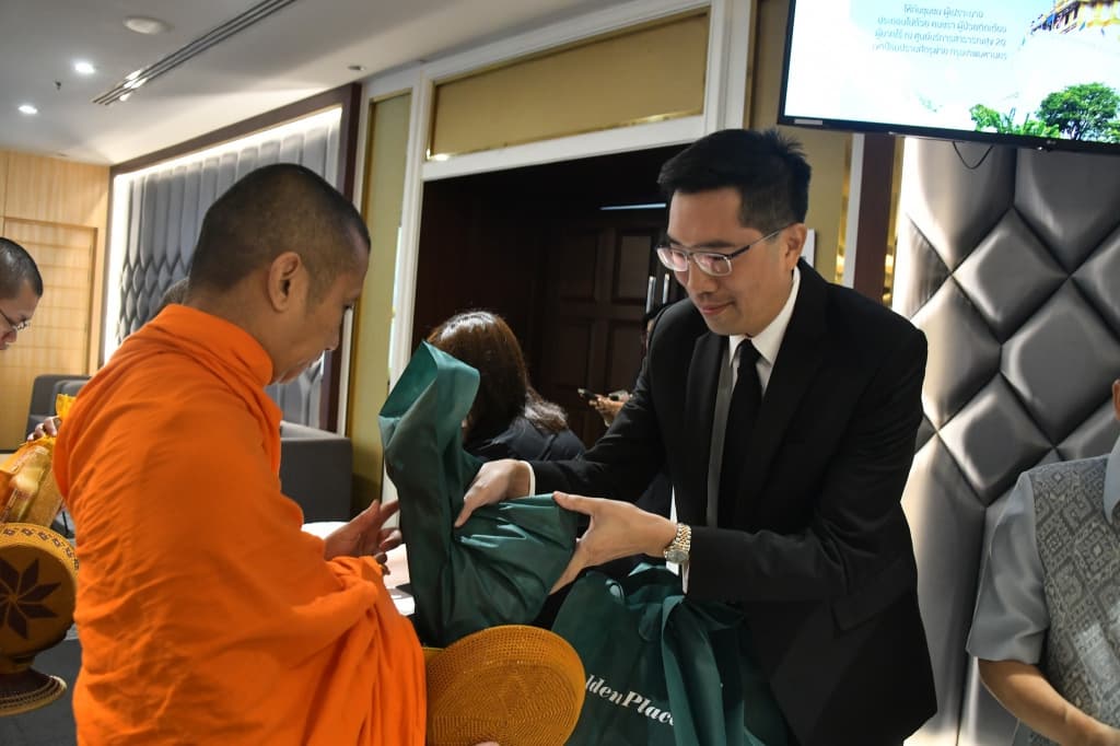 ร่วมกิจกรรมทำบุญตักบาตรประจำเดือนพฤษภาคม