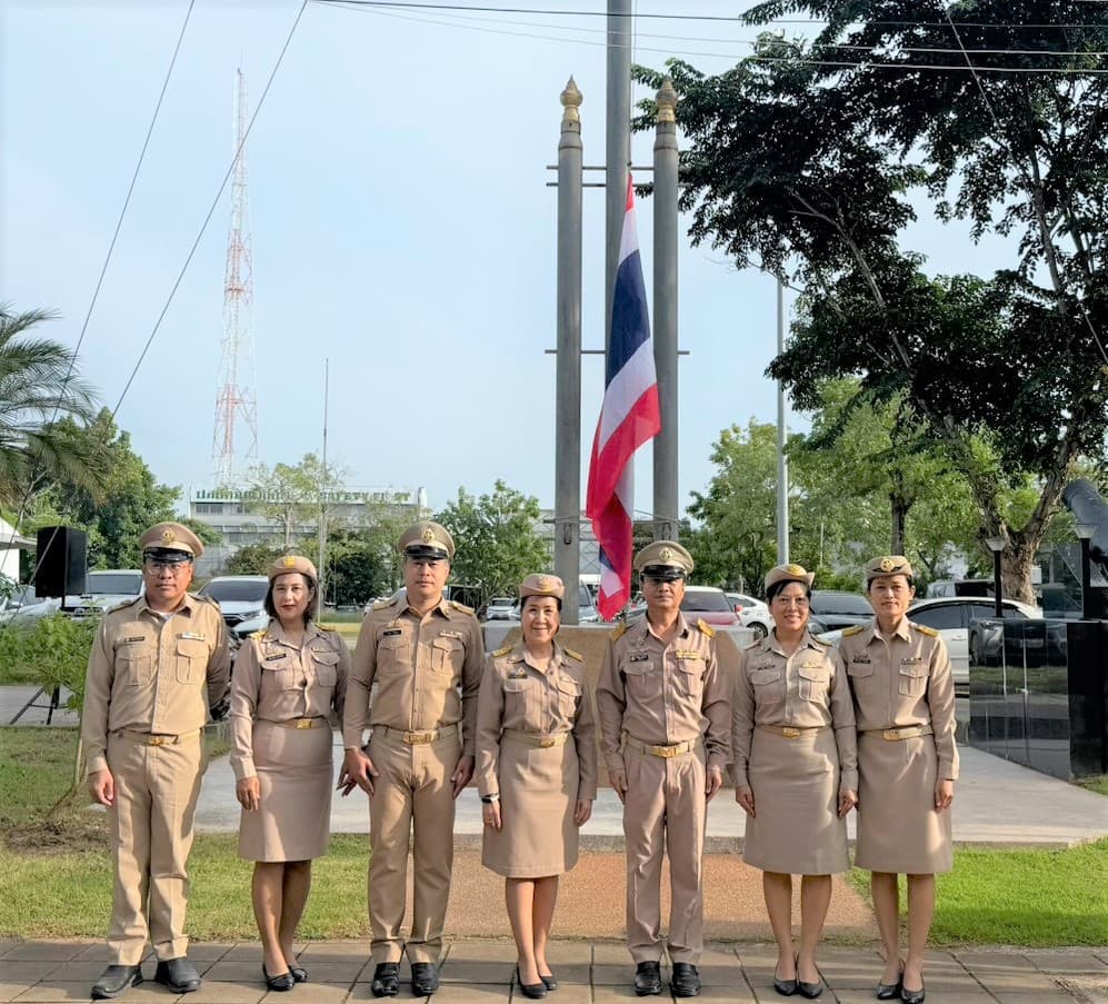 สยจ.สฎ ร่วมกิจกรรมเชิญธงชาติไทยและร้องเพลงชาติไทย เนื่องในวันพระราชทานธงชาติไทยและครบรอบ 100 ปี ธงชาติไทย