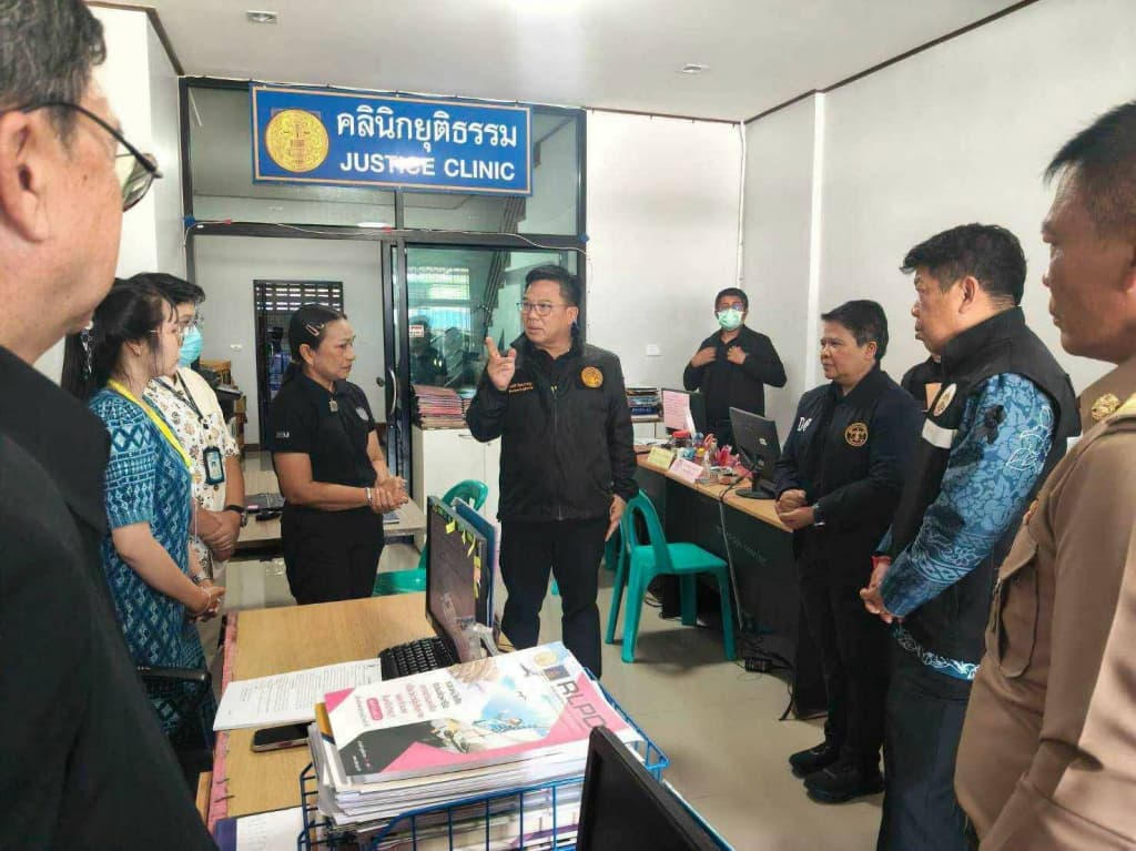 ปลัดกระทรวงยุติธรรม ลุยระนอง! ตรวจเยี่ยมหน่วยงานสังกัดกระทรวงยุติธรรม รับฟังปัญหาบุคลากรใกล้ชิด พร้อมติดตาม “อาคารบูรณาการ” ปักหมุดแล้วเสร็จปี 2571 ย้ำต้องโปร่งใสเพื่อประชาชน